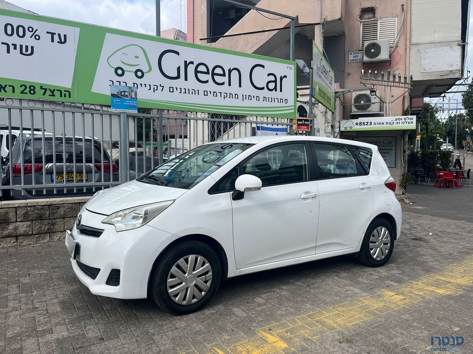 2011' Toyota Verso photo #1