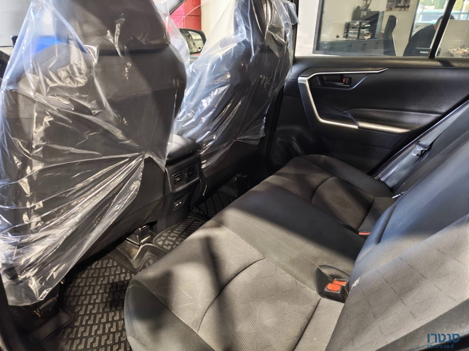 2023' Toyota RAV4 photo #7