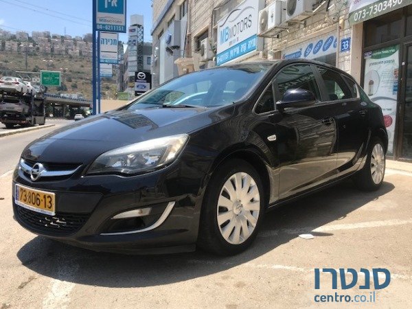 2012' Opel Astra photo #1