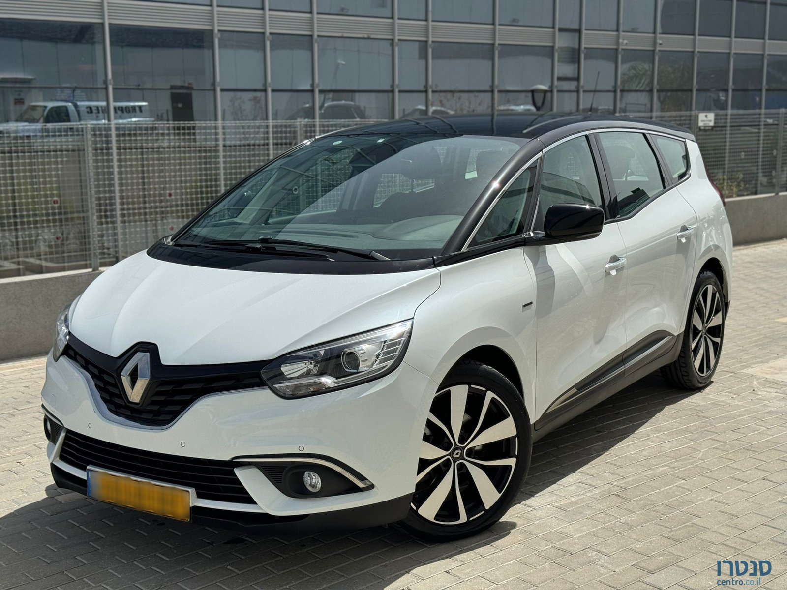 2021' Renault Grand Scenic photo #1