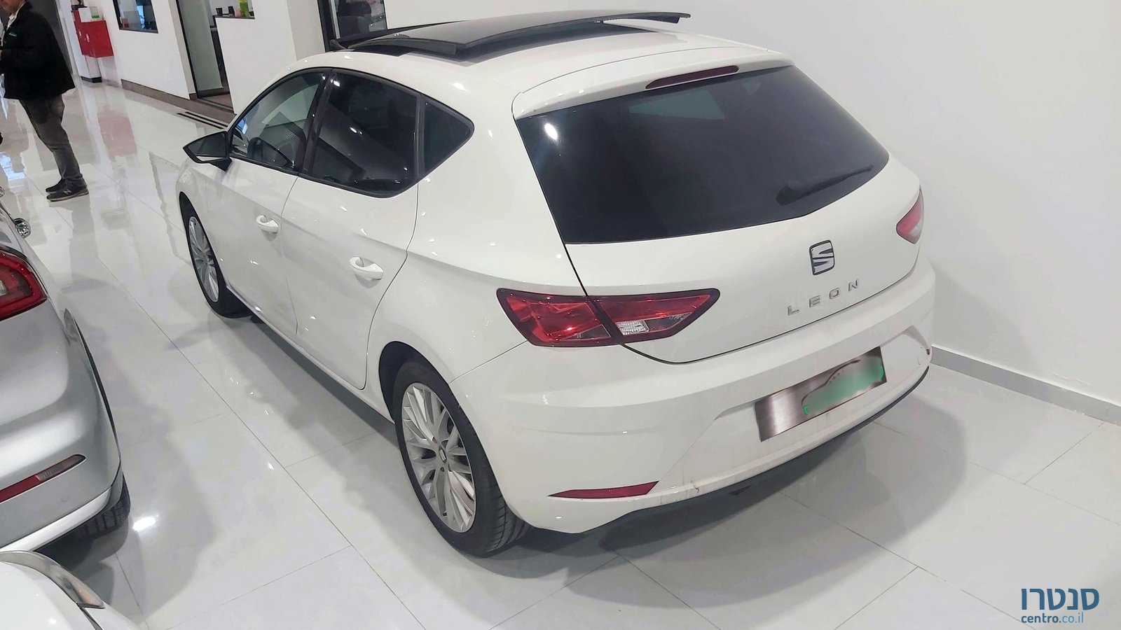 2019' SEAT Leon photo #2