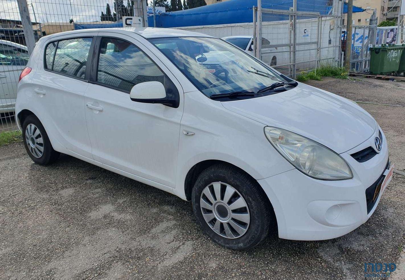 2011' Hyundai i20 יונדאי photo #1