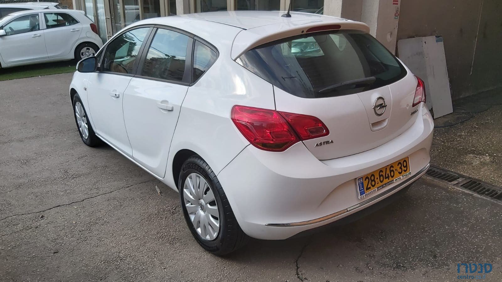 2016' Opel Astra photo #2