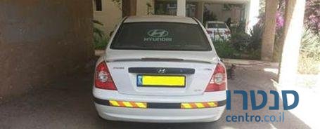 2004' Hyundai Elantra Gl 1600 photo #1