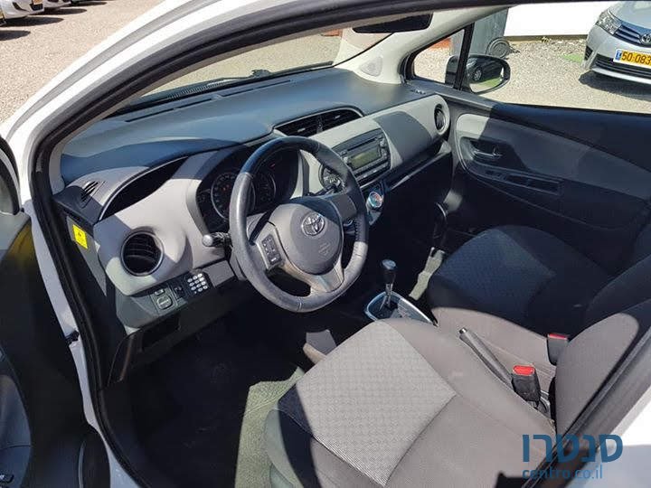 2013' Toyota Yaris photo #3