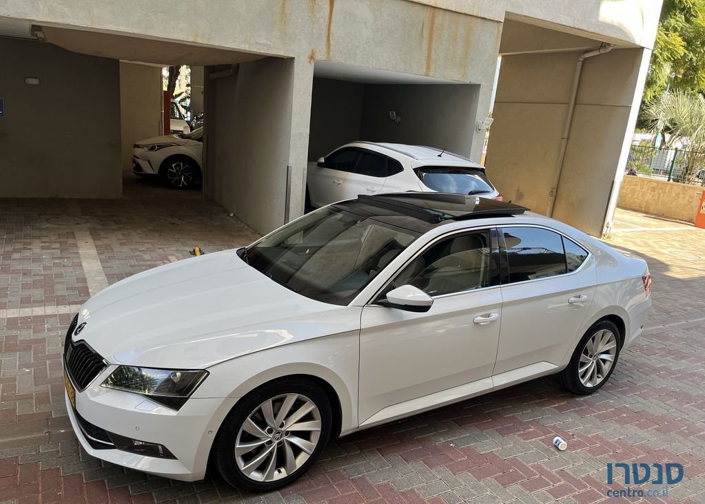 2016' Skoda Superb סקודה סופרב photo #2