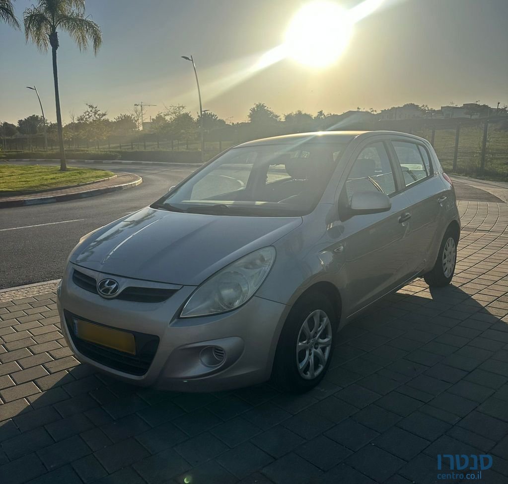 2012' Hyundai i20 יונדאי photo #2