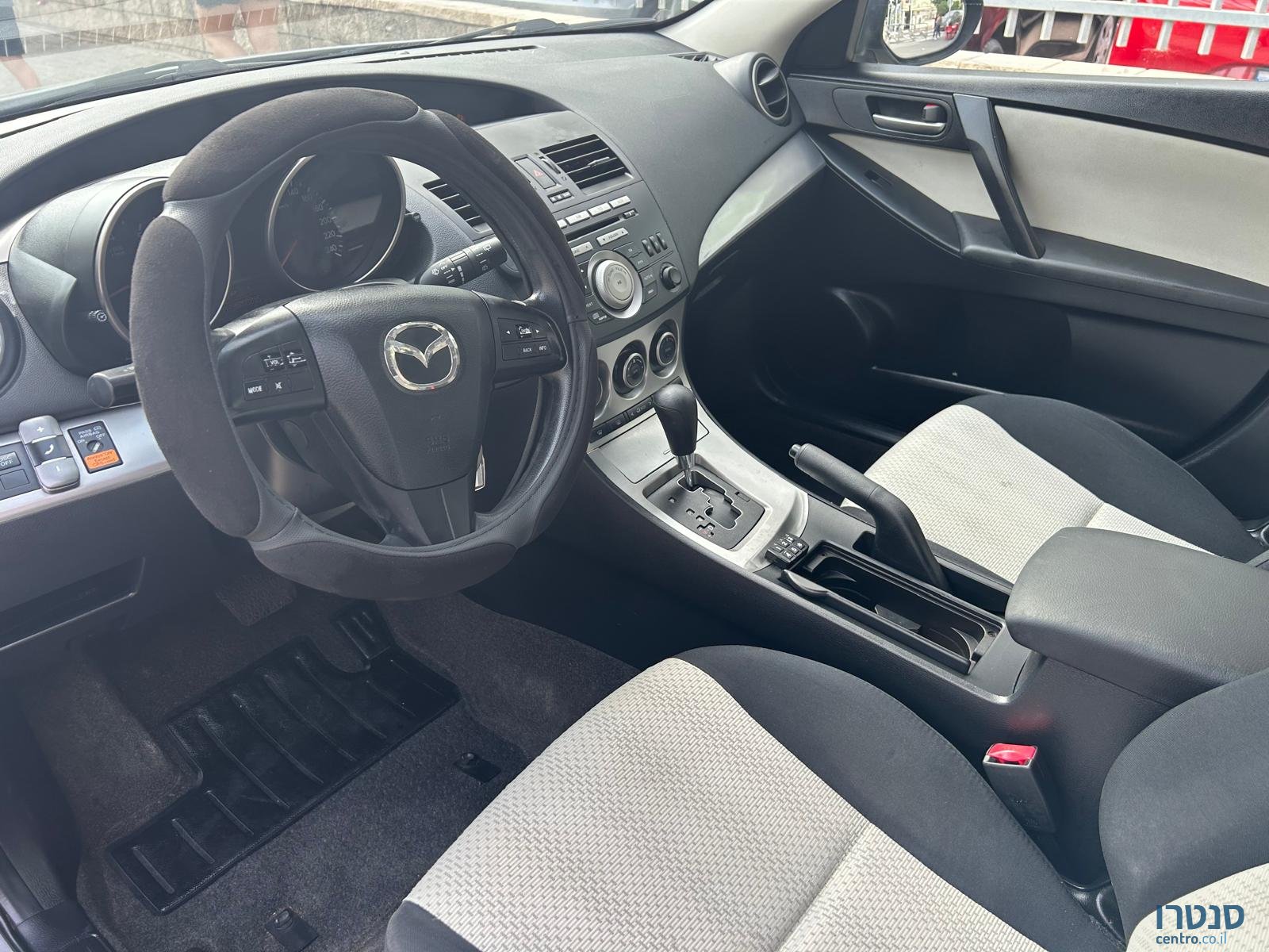 2013' Mazda 3 photo #4