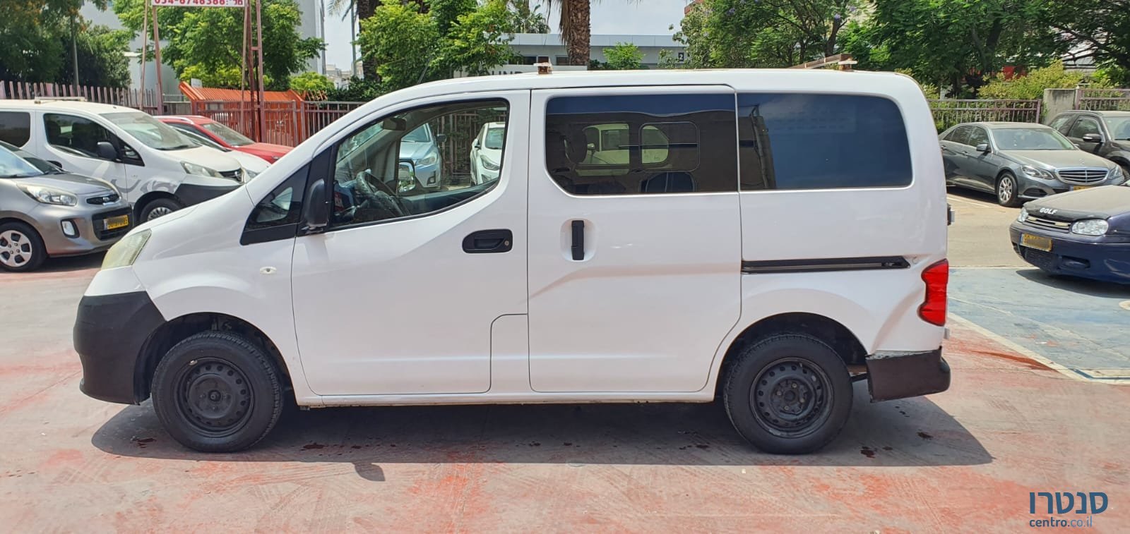 2015' Nissan NV200 photo #2