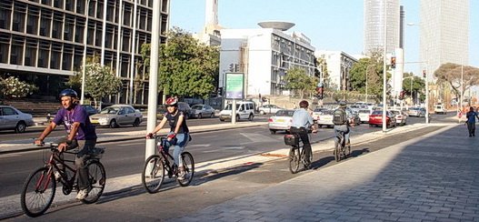 Законопроект: надеть шлемы на велосипедистов, хотят они или нет