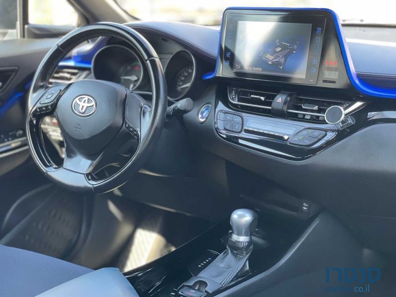 2017' Toyota C-HR טויוטה photo #6