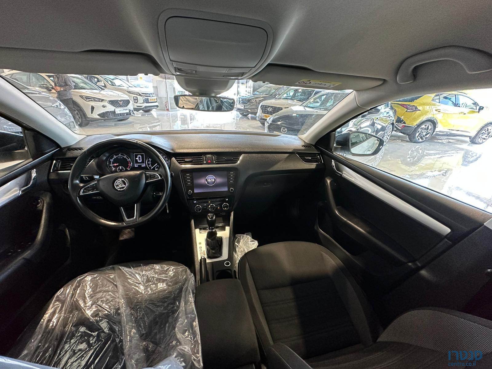 2019' Skoda Octavia photo #5