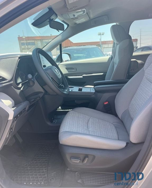 2024' Toyota Sienna טויוטה סיינה photo #2