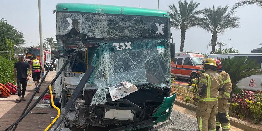 Пассажирка остановила автобус и спасла 50 человек
