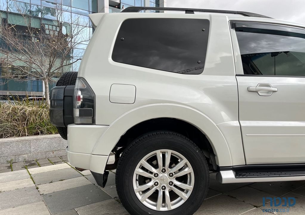 2018' Mitsubishi Pajero מיצובישי פג'רו photo #6
