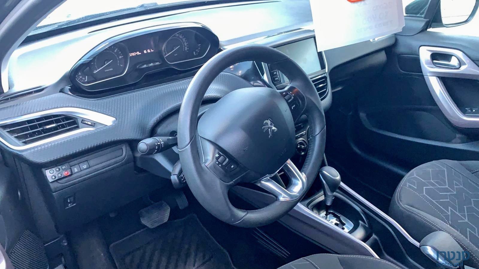 2016' Peugeot 2008 photo #3