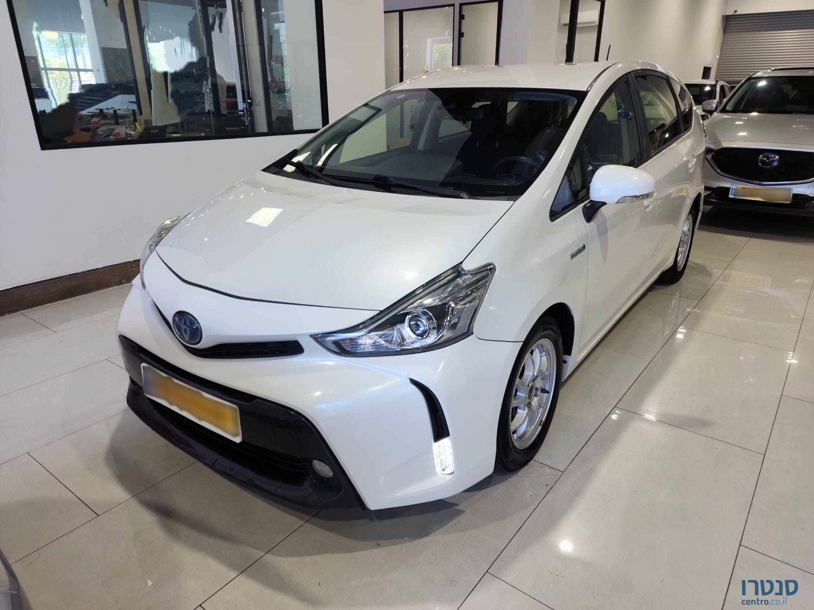 2021' Toyota Prius+ photo #1