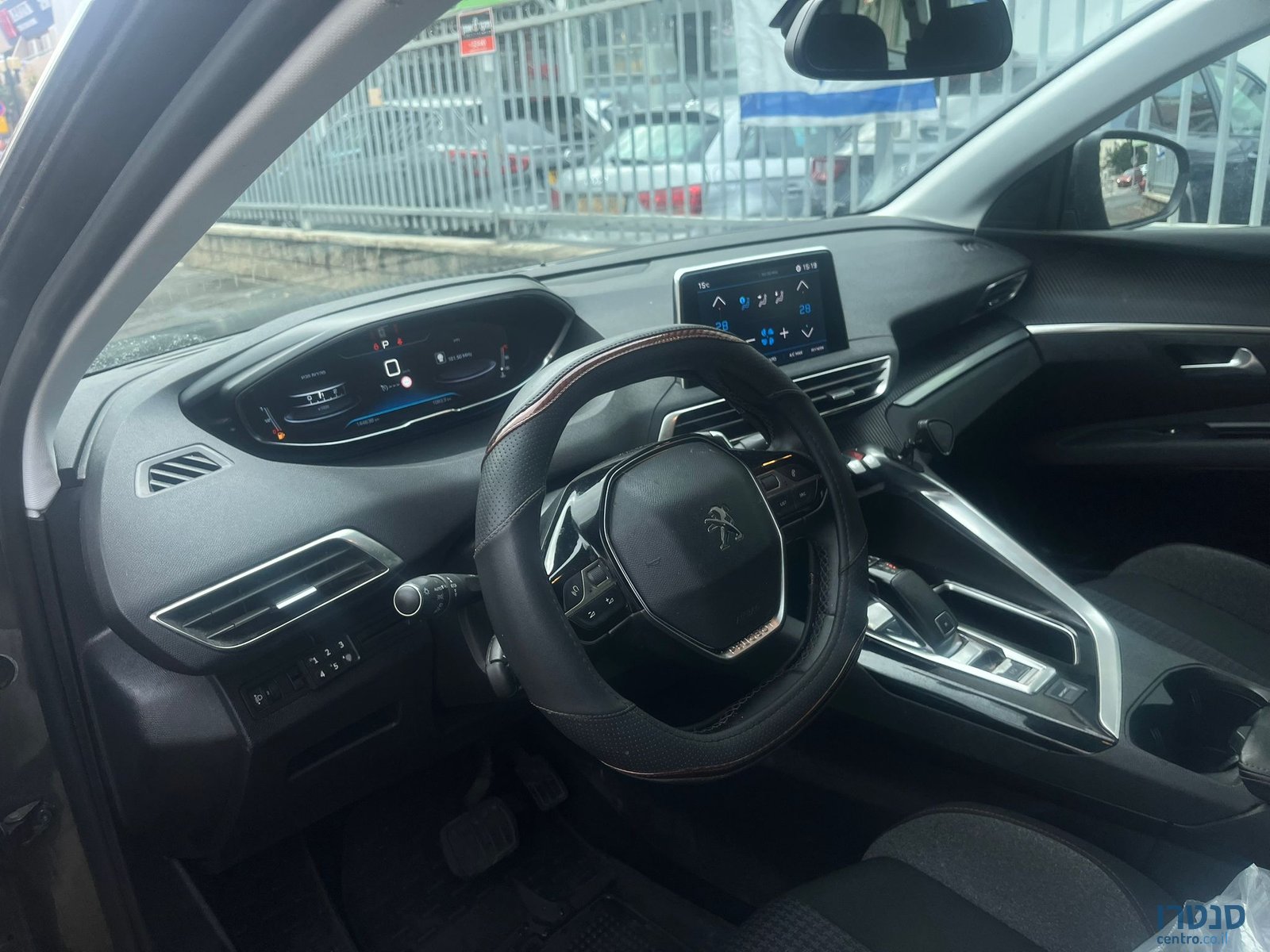 2020' Peugeot 5008 photo #2
