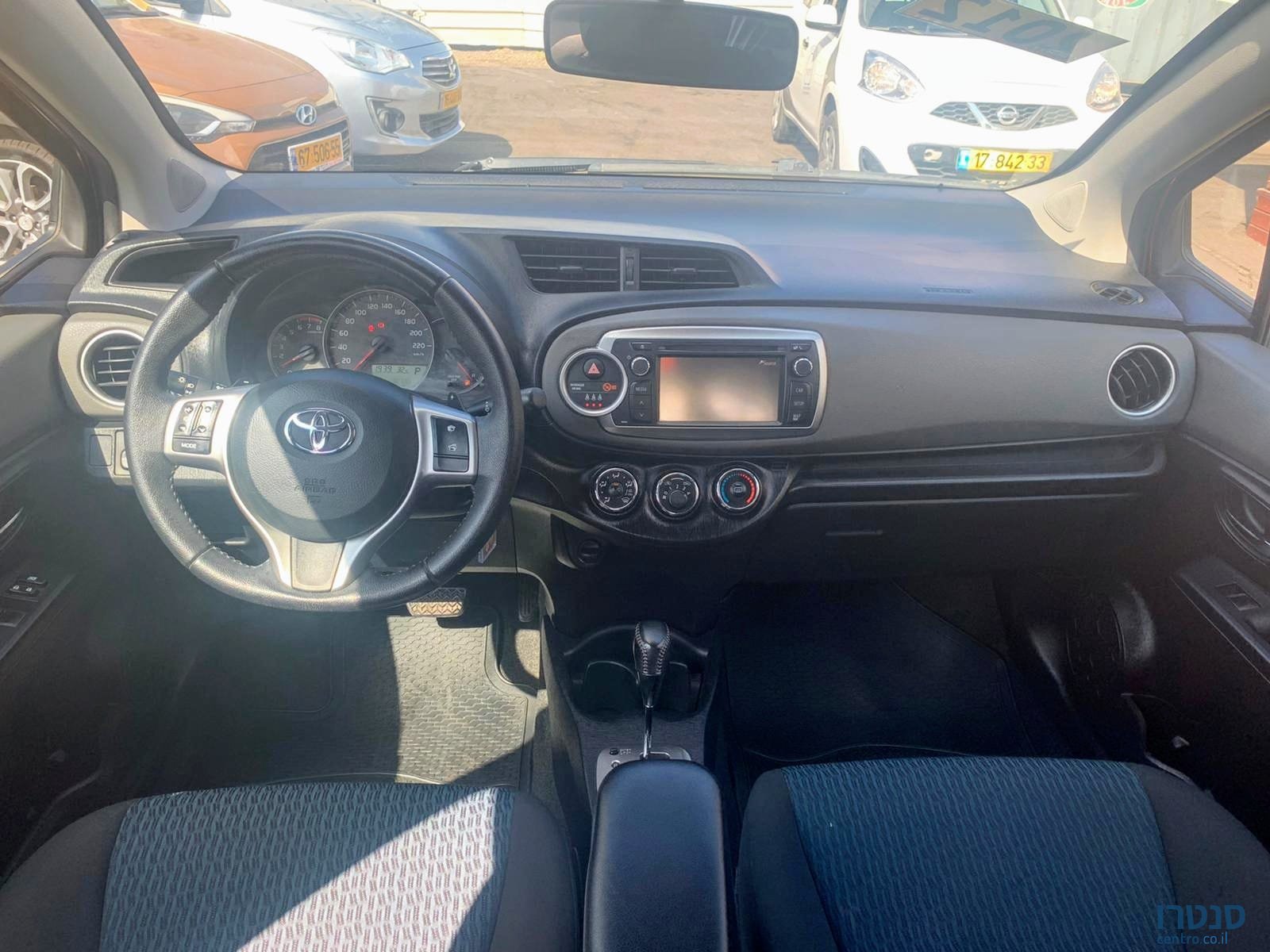 2012' Toyota Yaris photo #3