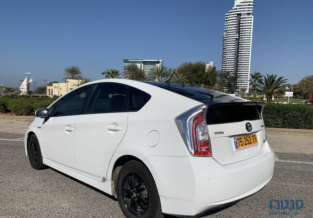 2012' Toyota Prius טויוטה פריוס photo #3