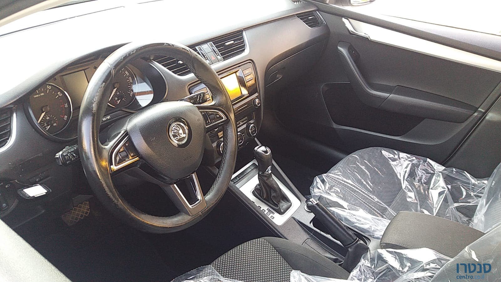 2013' Skoda Octavia photo #3