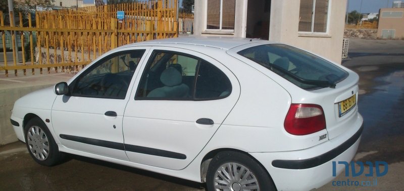 2001' Renault Megane photo #2