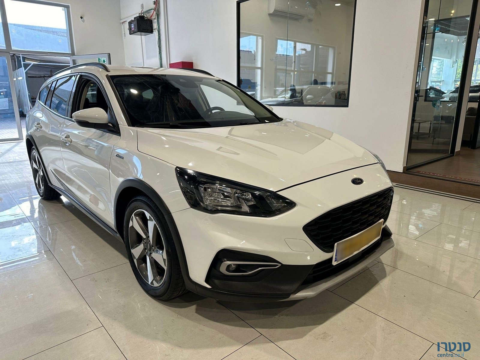 2020' Ford Focus photo #2