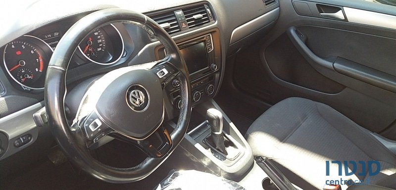 2013' Volkswagen Jetta photo #3