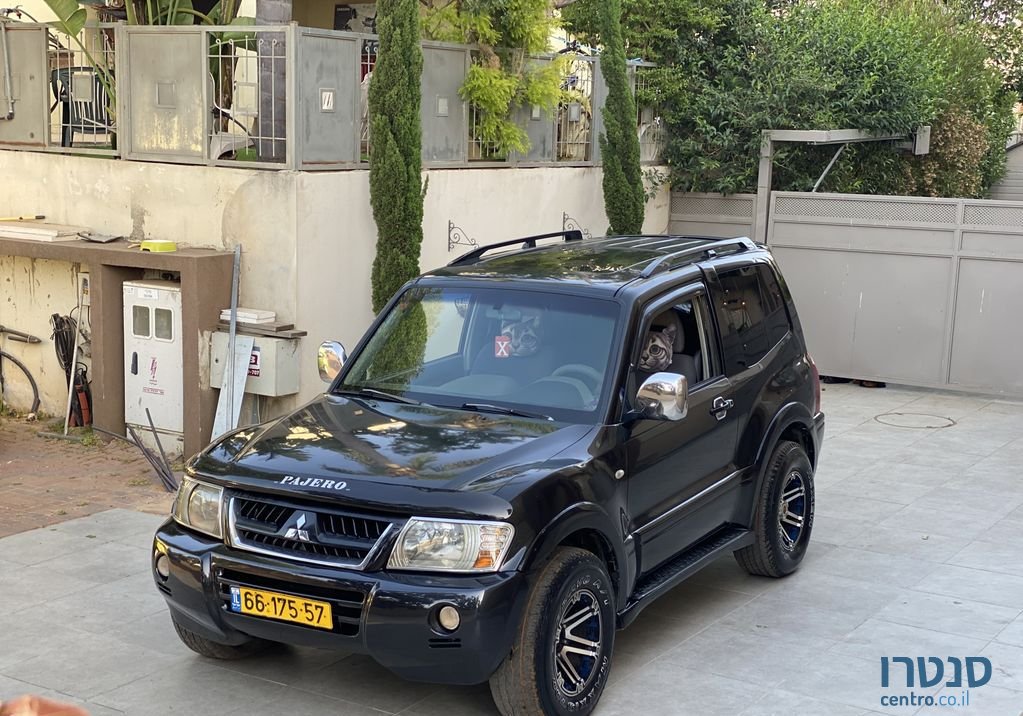 2005' Mitsubishi Pajero מיצובישי פג'רו photo #2