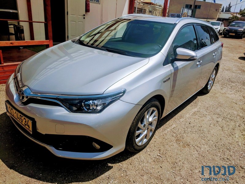 2015' Toyota Auris photo #1