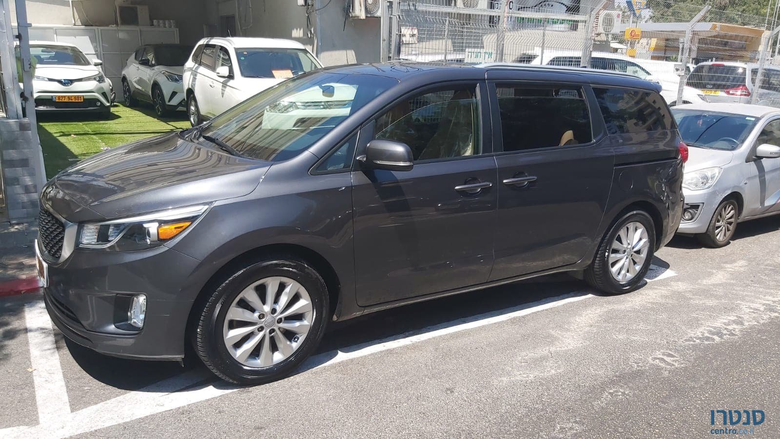 2016' Kia Carnival photo #1