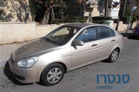 2010' Hyundai Accent photo #2