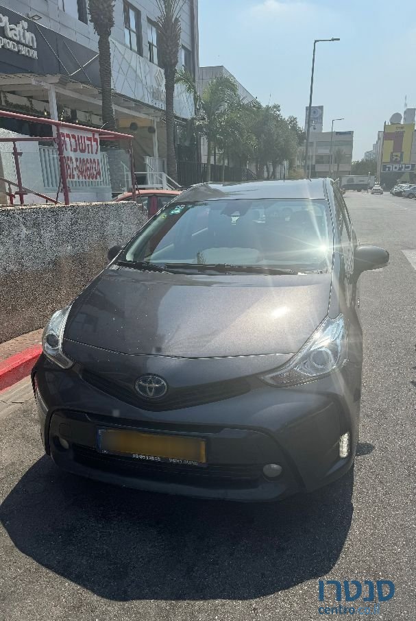 2019' Toyota Prius טויוטה פריוס פלוס photo #2