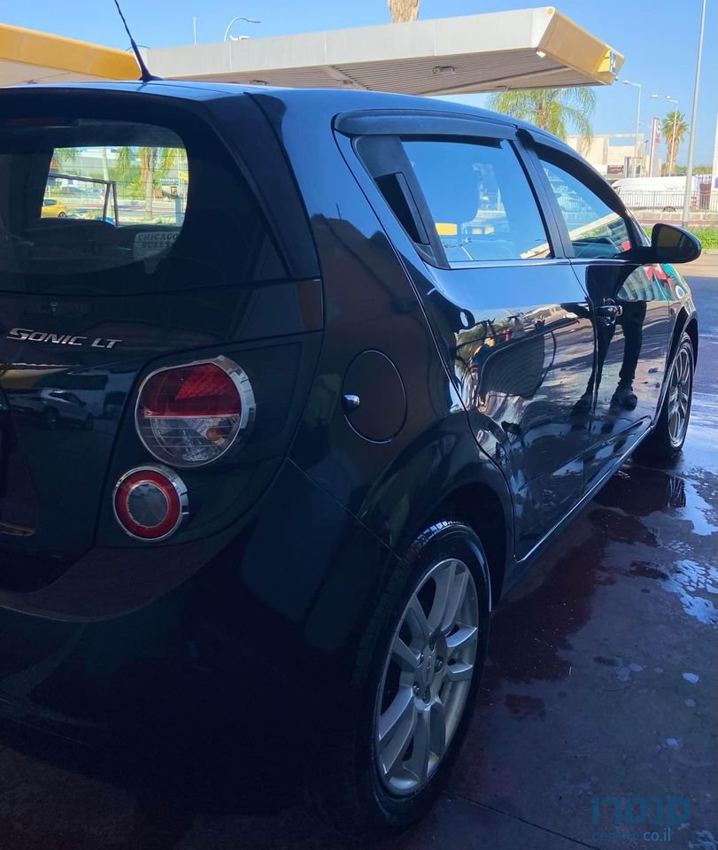 2012' Chevrolet Sonic photo #2