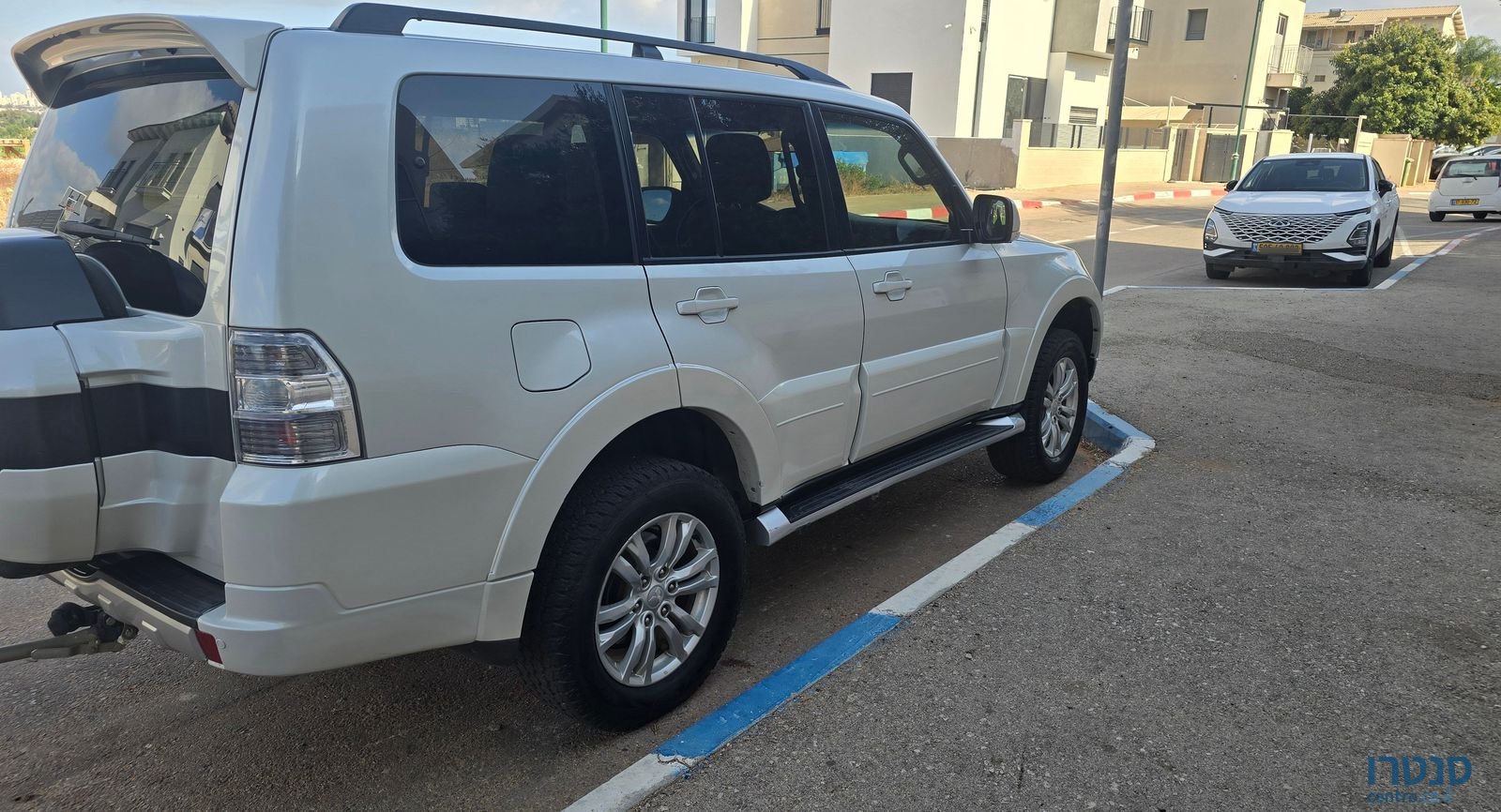 2017' Mitsubishi Pajero מיצובישי פג'רו photo #2