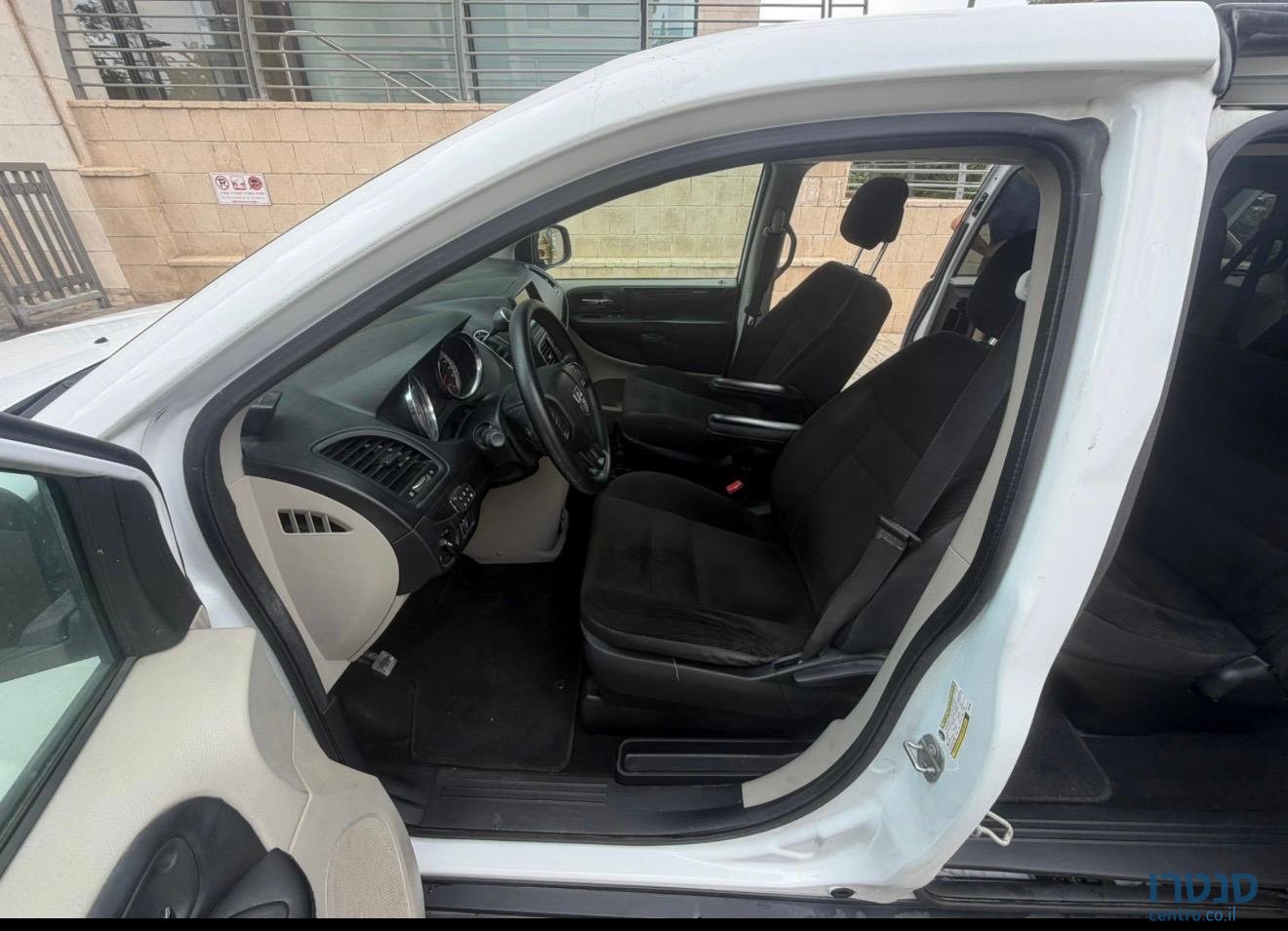 2019' Dodge Caravan SE Plus photo #5