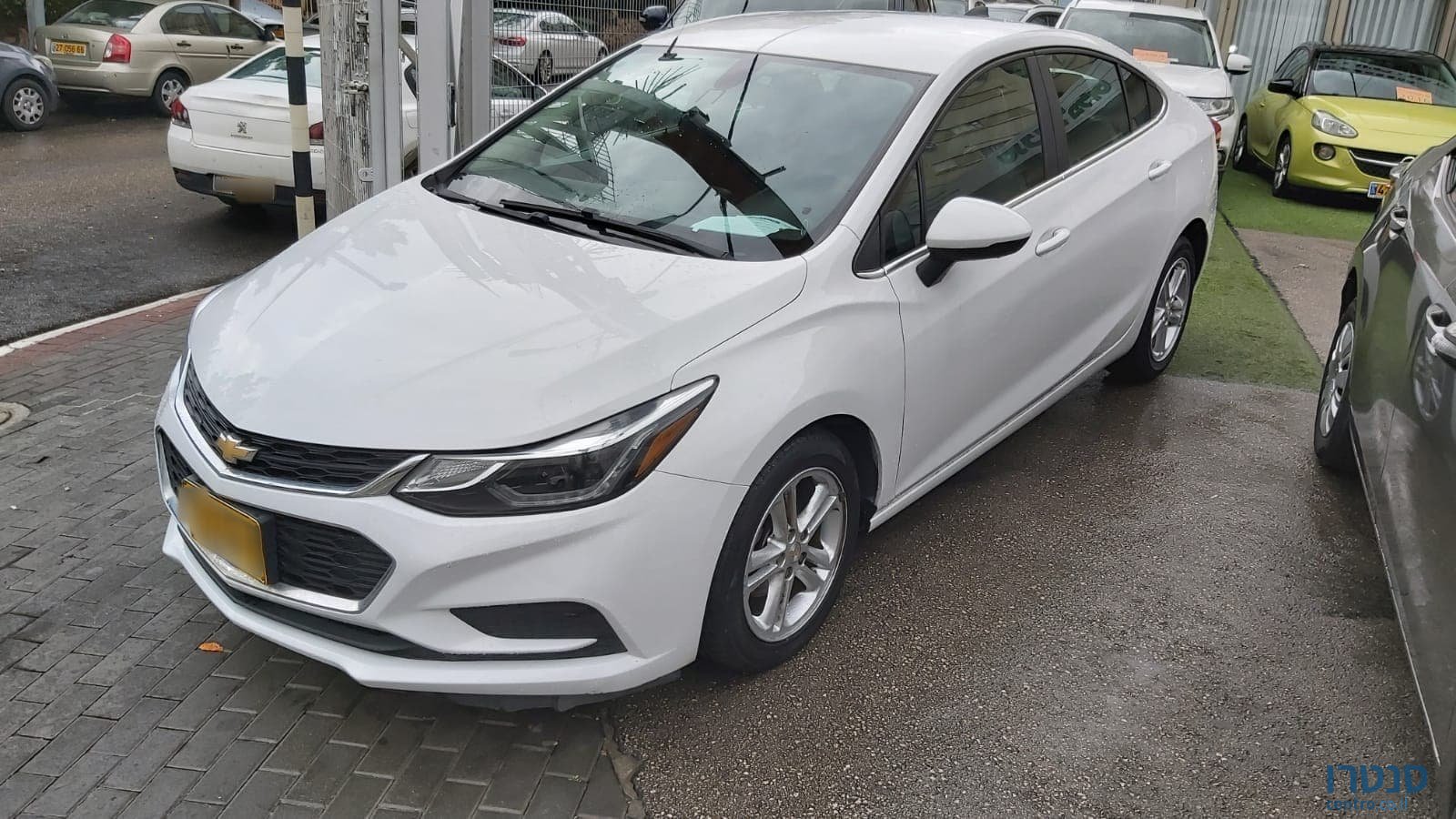 2018' Chevrolet Cruze LT photo #1