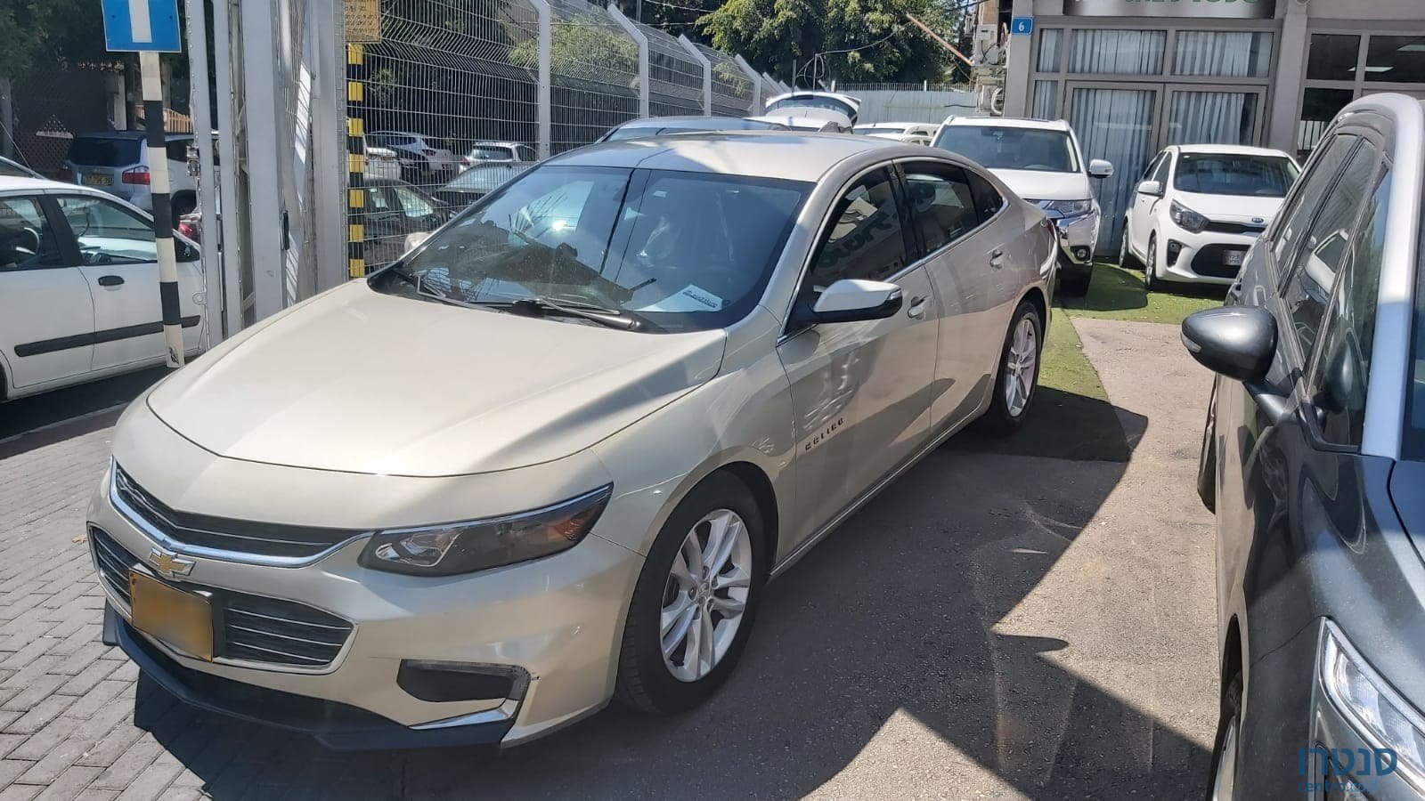 2017' Chevrolet Malibu photo #1