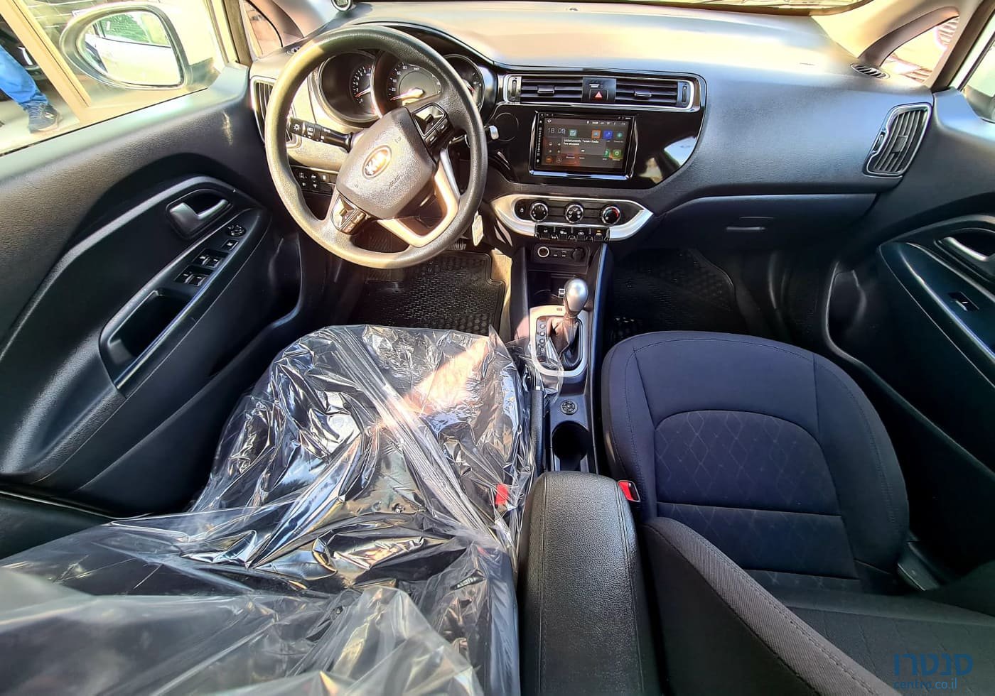 2017' Kia Rio photo #5