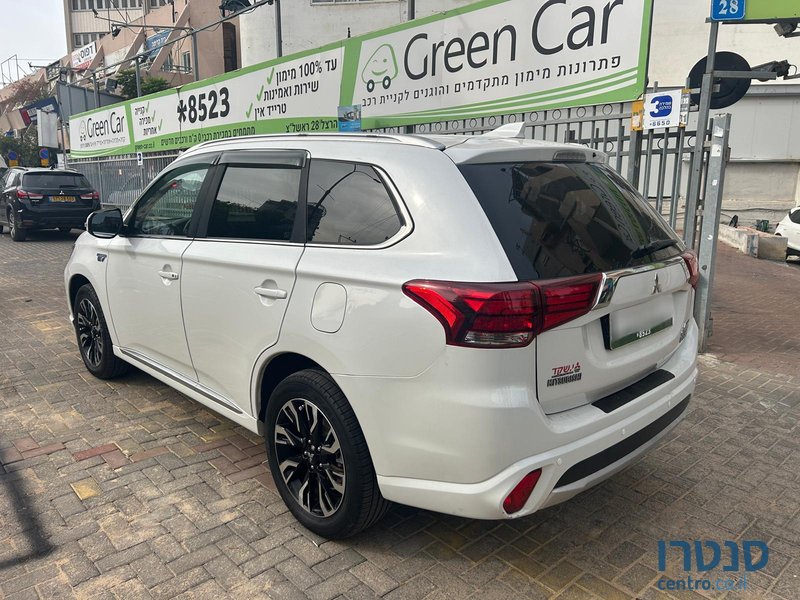 2018' Mitsubishi Outlander photo #4