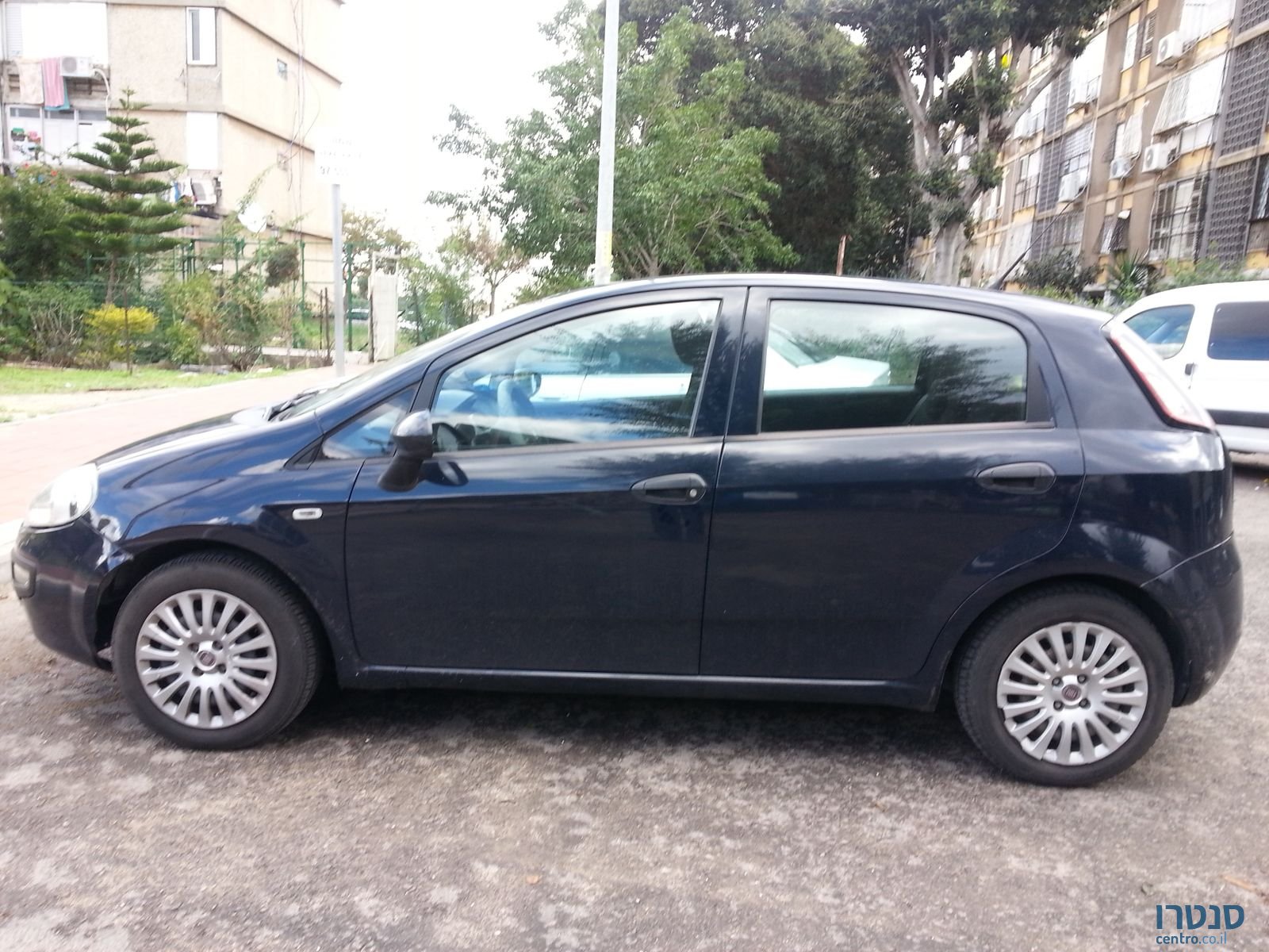2011' Fiat Grande Punto EVO photo #2