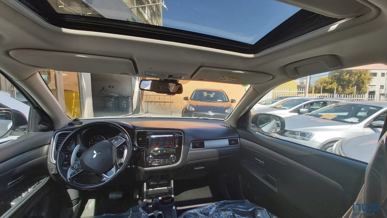 2017' Mitsubishi Outlander photo #3