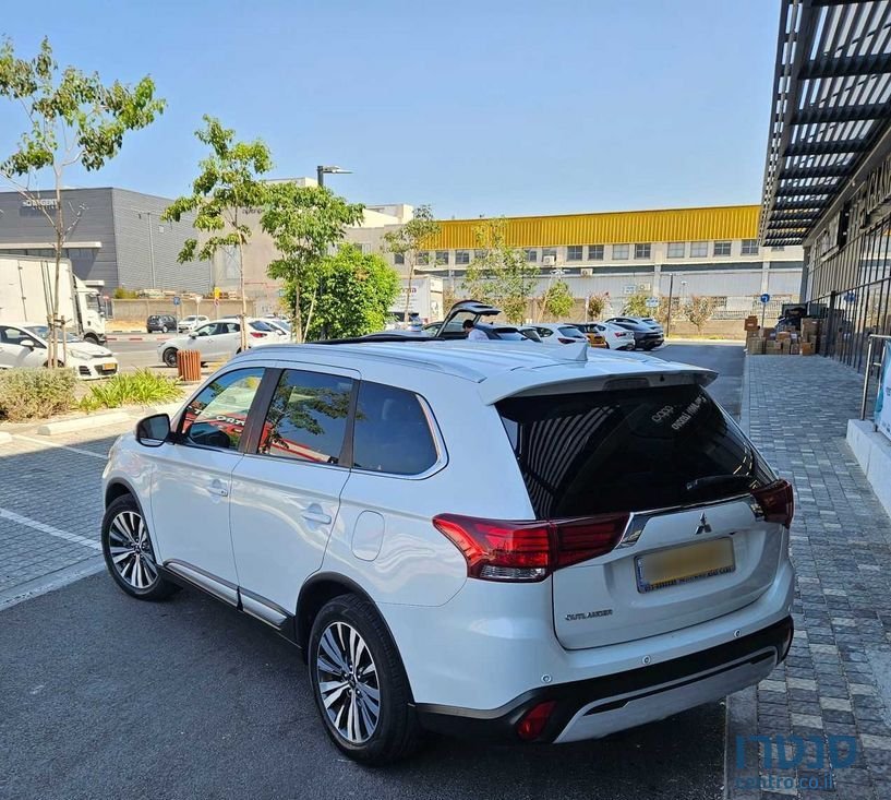 2020' Mitsubishi Outlander מיצובישי אאוטלנדר photo #4