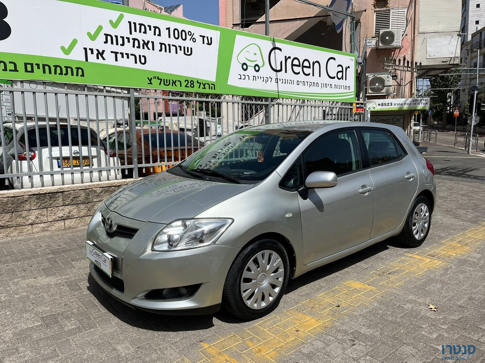 2010' Toyota Auris photo #3