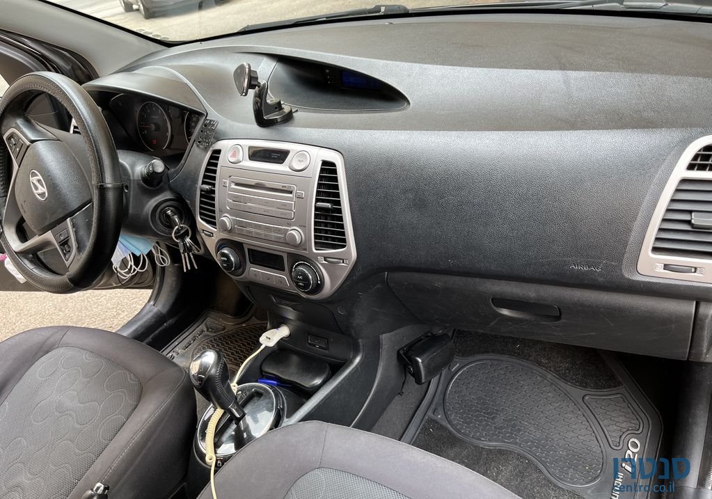 2011' Hyundai i20 יונדאי photo #2