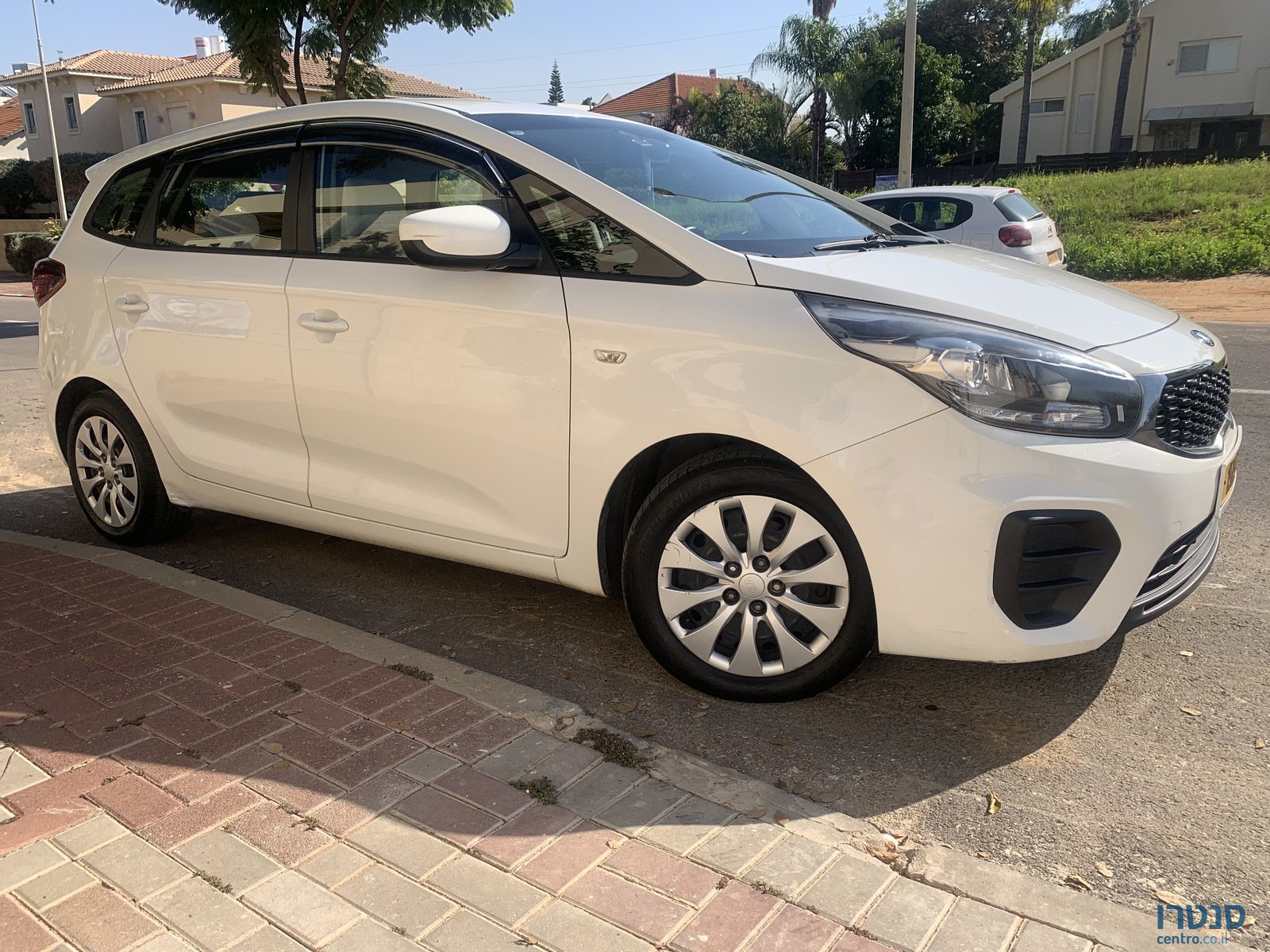 2018' Kia Carens photo #3