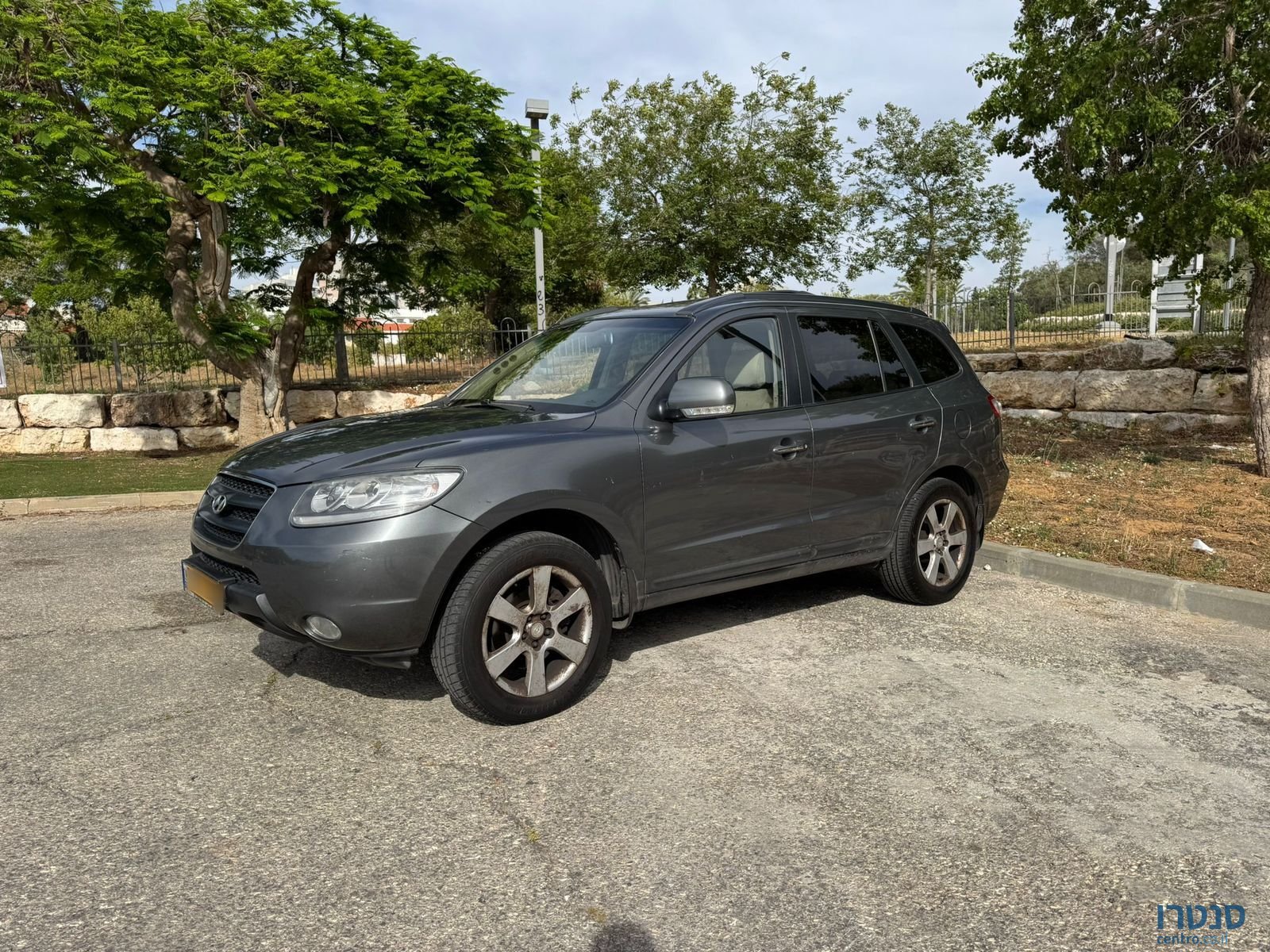 2010' Hyundai Santa Fe photo #3