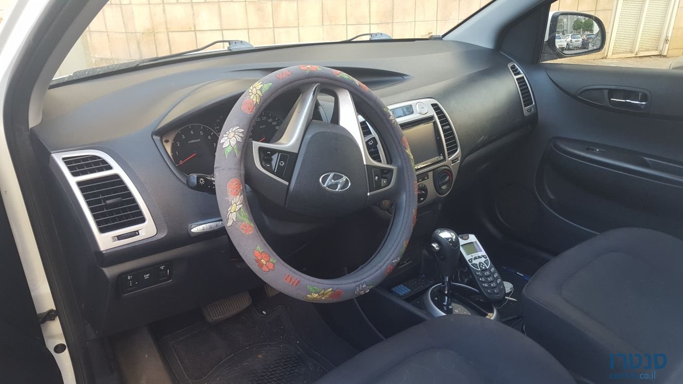 2009' Hyundai i20 photo #3