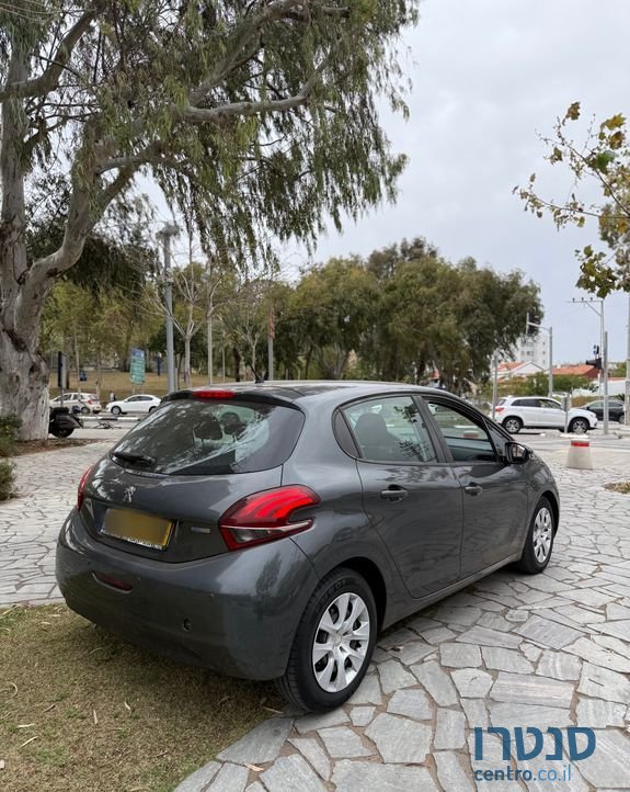 2017' Peugeot 208 פיג'ו photo #4