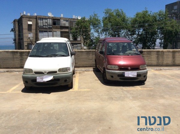 2001' Nissan Largo photo #1